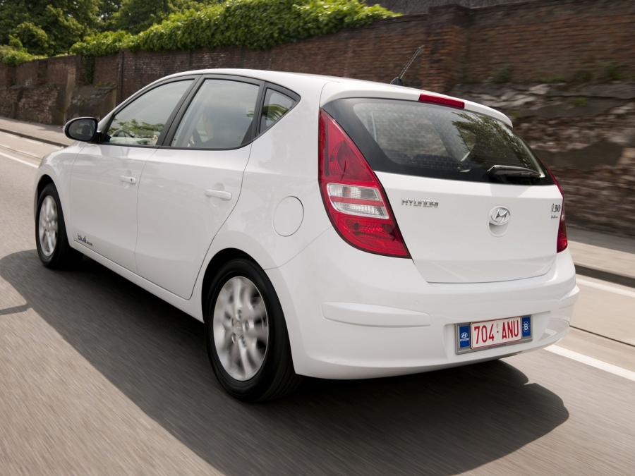  Hyundai i30 Blue Drive 2009 года  (фото 2 из 12)